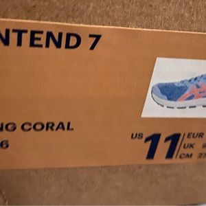 Women’s ASICS size 11 only worn a few times like new